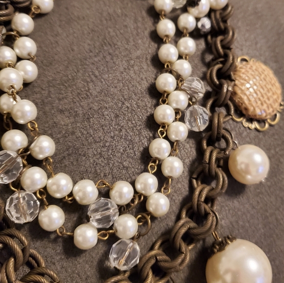 Romantic Pearl & Lace Statement Necklace – Vintage-Inspired Bronze Chain - Picture 7 of 7